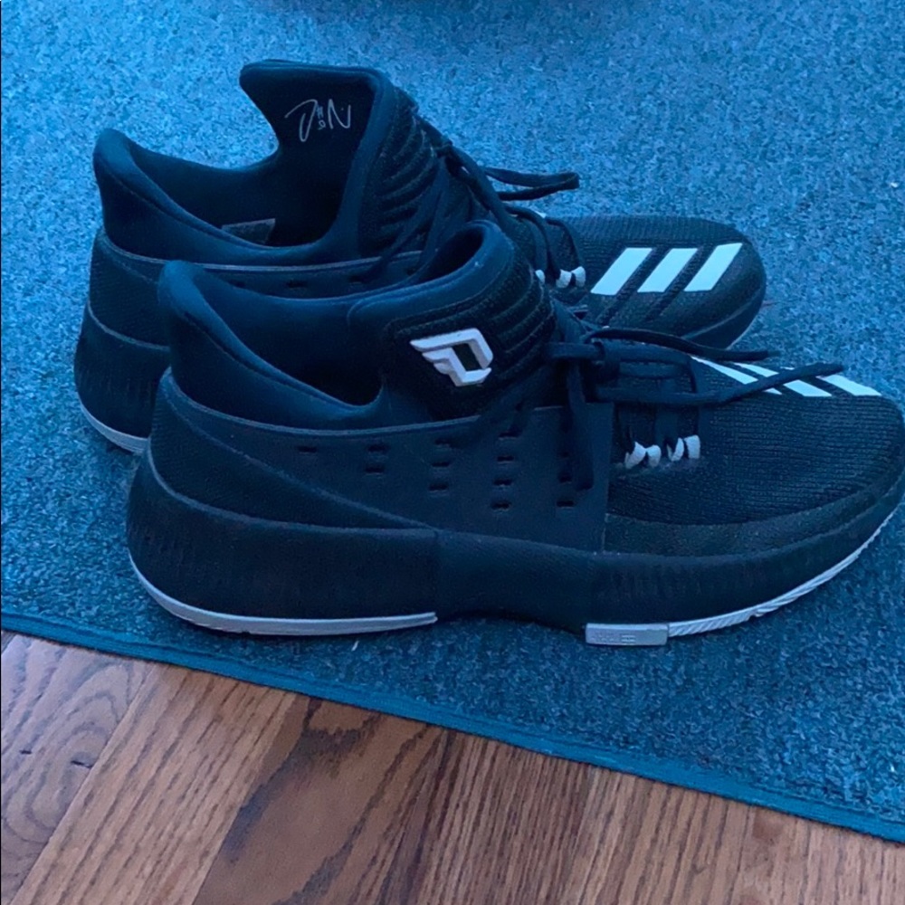 Men’s shoes sizes 8-10.5